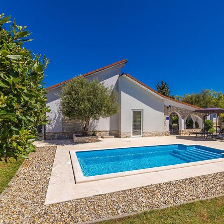 Holiday House Kai With Private Pool ปิเนซิตซี ภายนอก รูปภาพ