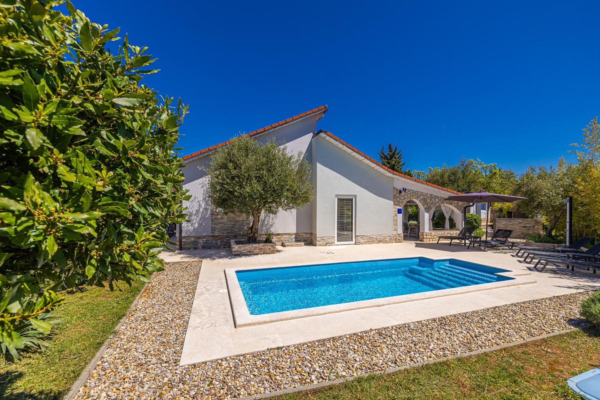 Holiday House Kai With Private Pool ปิเนซิตซี ภายนอก รูปภาพ