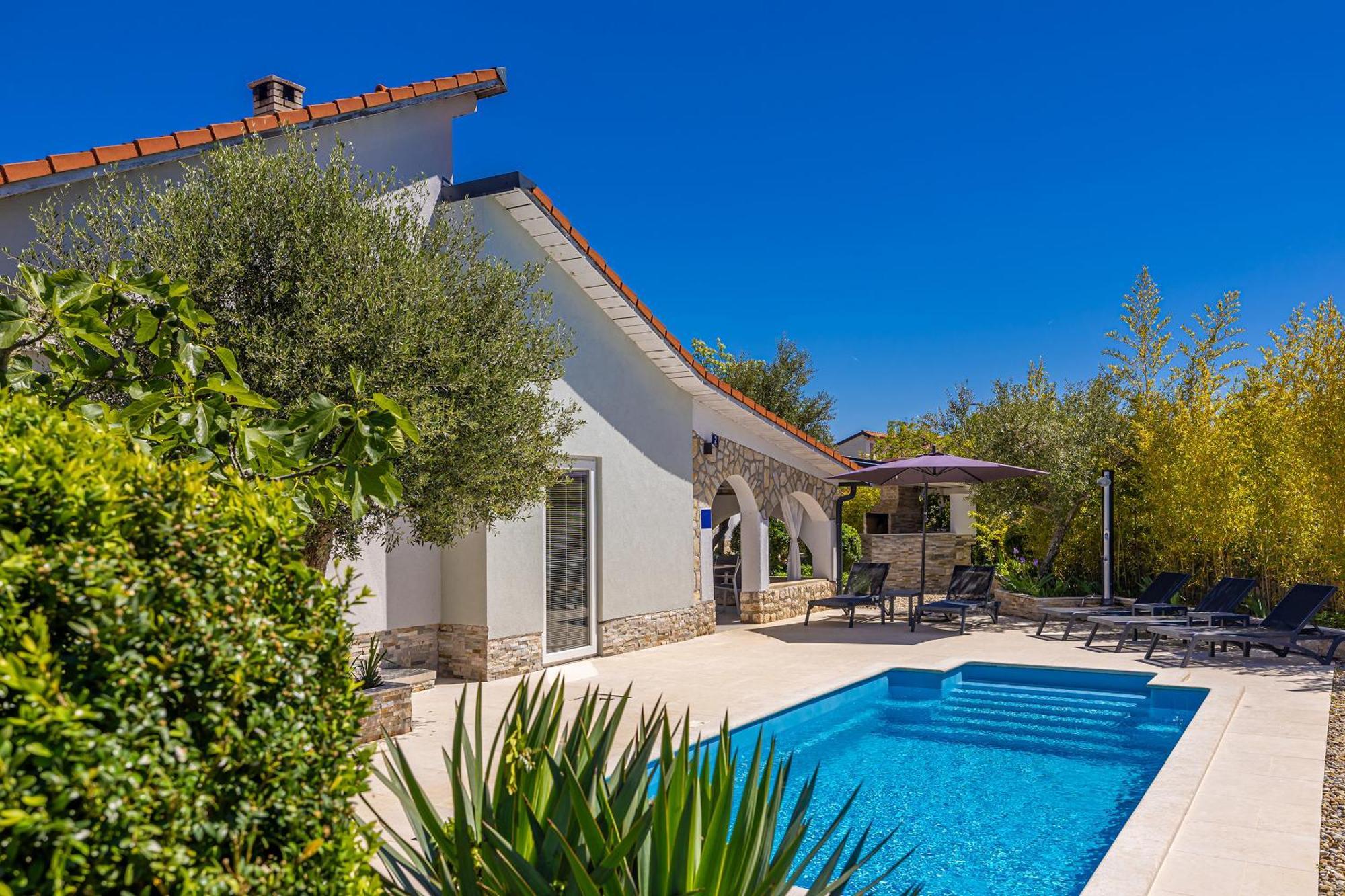 Holiday House Kai With Private Pool ปิเนซิตซี ภายนอก รูปภาพ